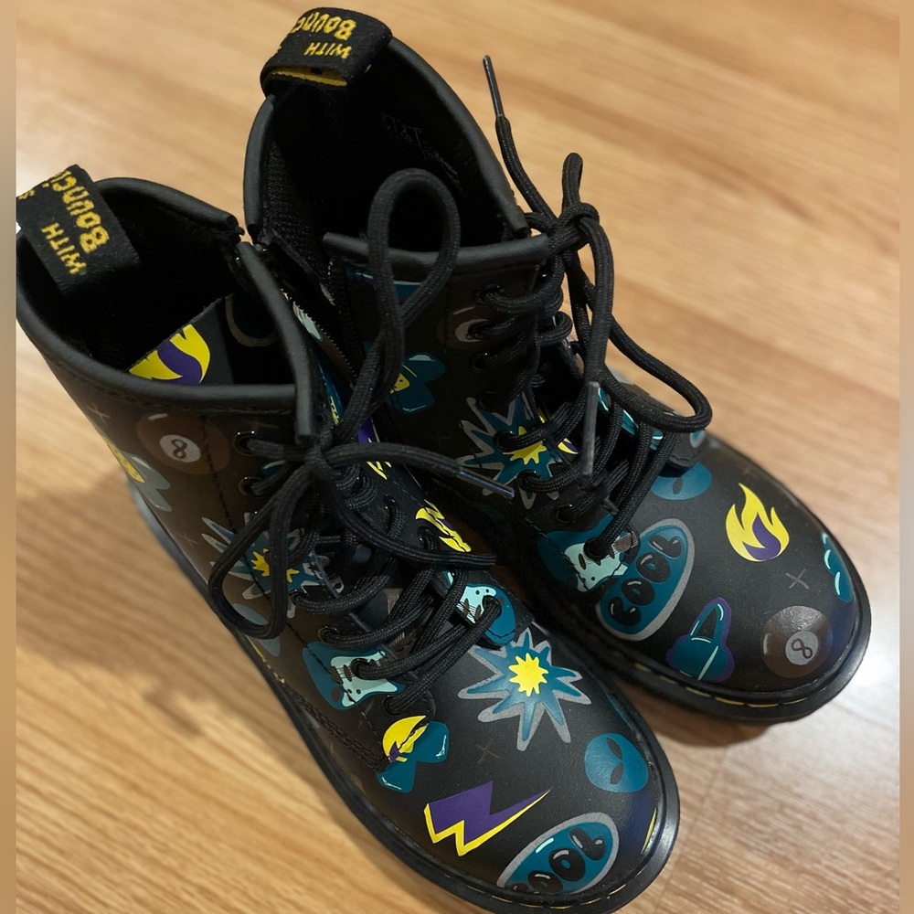 Dr. Martens Kids 1460 boot